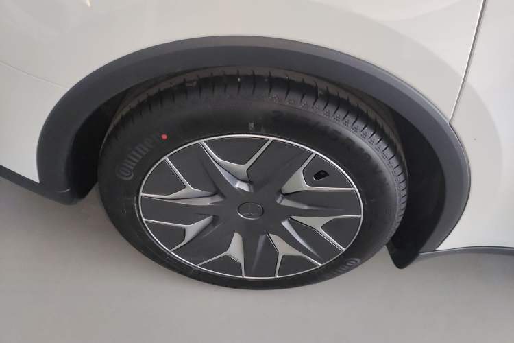 Used Tesla Model Y L 2025 Model Long-Range All-Wheel-Drive Version