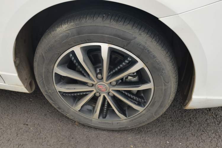 Used Roewe i5 2020 1.5L Automatic 4G Connect Luxury Flagship Edition Right Front Wheel Hub