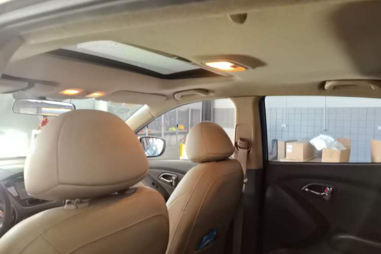 Used Hyundai ix35 2012 2.0L Automatic Two-Wheel Drive Elite Edition GLS
