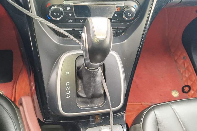 Used Ford Kuga 2015 2.0L GTDi Four-Wheel-Drive Sport Model
