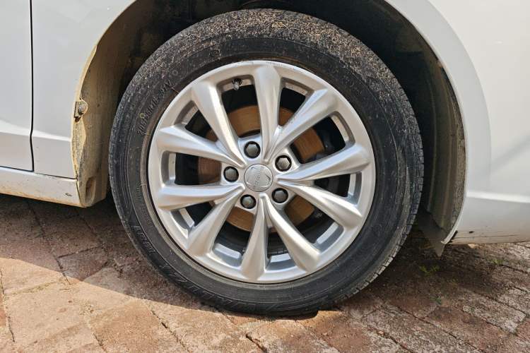 Used Roewe i5 2020 1.5L Manual 4G Connect Luxury Edition
