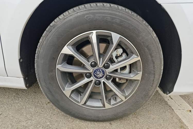 Used BYD Qin PLUS 2023 Champion Edition DM-i 55KM Leading Model Right Front Wheel Hub