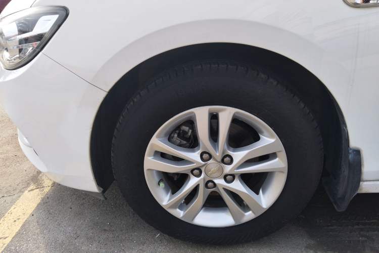 Used Chevrolet Cavalier 2019 320 Manual Xinyue Edition Left Front Wheel Hub
