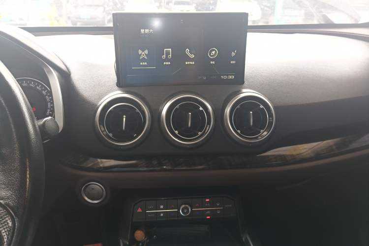 Used Wey VV5 2019 1.5T Two-Wheel Drive Color Pioneer