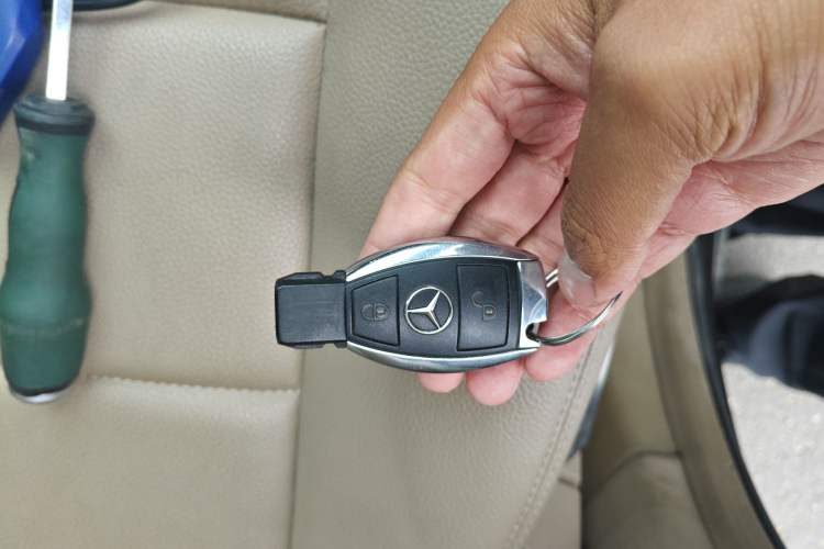 Used Mercedes-Benz R-Class 2011 R 300 L Business Model Vehicle Key