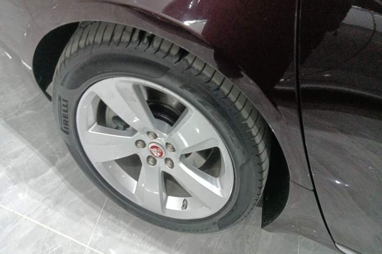 Used Jaguar XFL 2019 XFL 2.0T 200 PS Two-Wheel-Drive Elite Edition Right Rear Wheel Hub