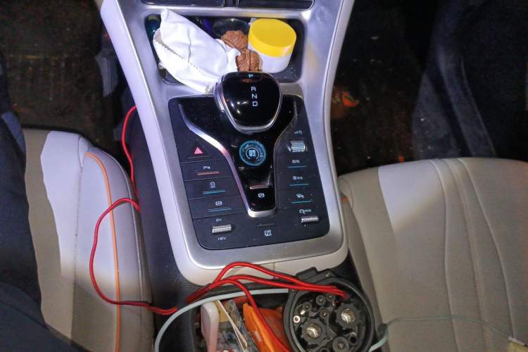 Used BYD Song Pro New Energy 2024 HONOR Edition DM-i 71KM Navigation Model Gear Lever