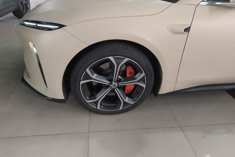 Used Nio ET5 2024 75 kWh Left Front Wheel Hub