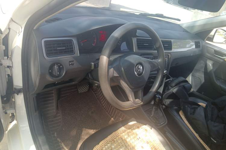 Used Volkswagen Santana 2015 Haval H6 1.6L Automatic Luxury Model Center Console