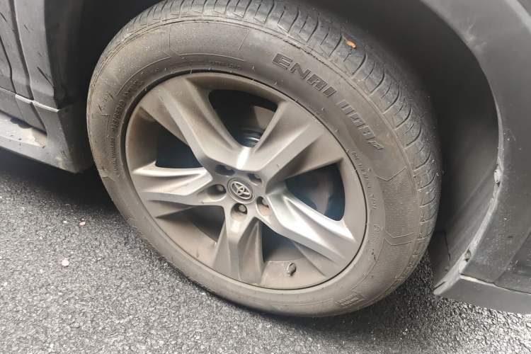 Used Toyota Highlander 2017 2.0T Four-Wheel Drive Luxury Edition 7 Seats Right Front Wheel Hub