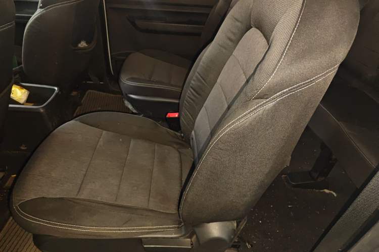 Used Wuling Hongguang PLUS 2019 1.5T Manual Comfort Version 7 Seats Left Rear Seat