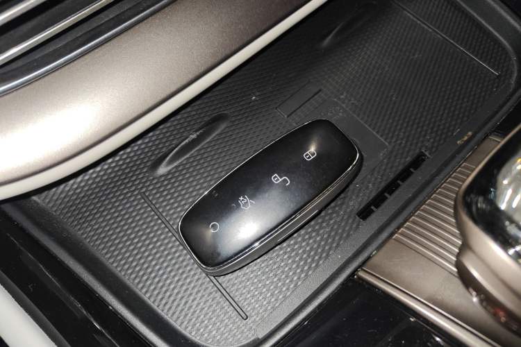 Used Denza D9 2022 DM-i 970 Four-Wheel Drive Prestige Model
