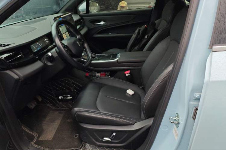 Used Livan Livan 7 2023 450 km – Chasing Clouds