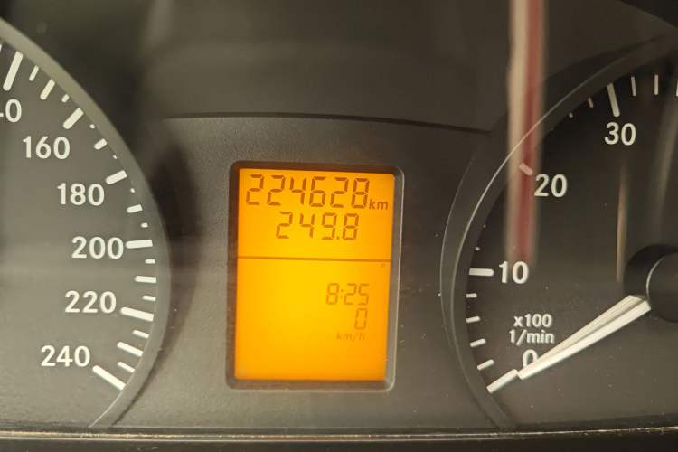 Used Mercedes-Benz Vito 2010 2.5L Elite Edition
