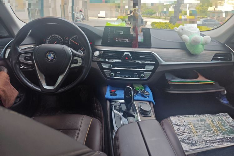 Used BMW 5 Series 2018 Facelifted 530Li Luxury Edition Premium Package Center Console