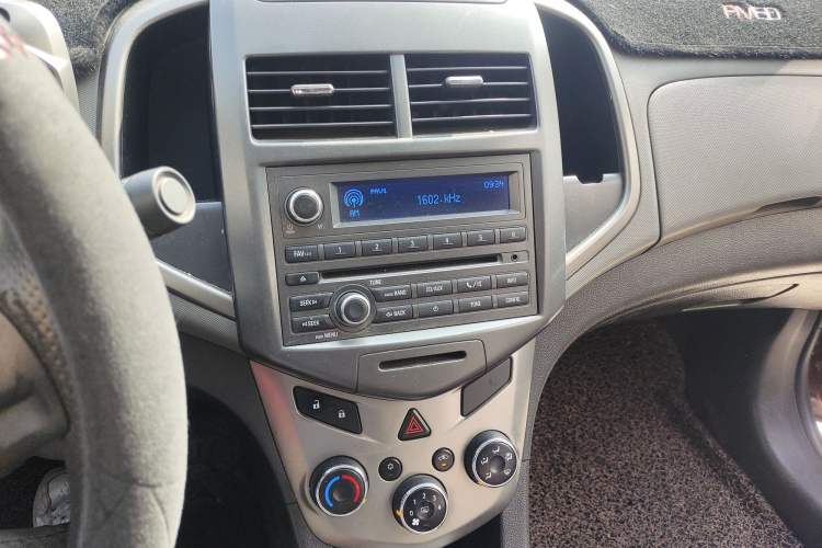 Used Chevrolet Aveo Sonic 2011 Sedan 1.4L MT SL