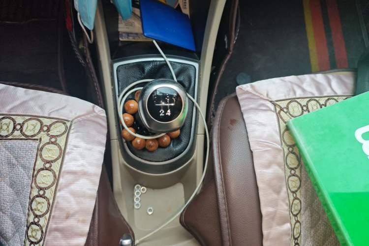 Used Hyundai Verna (older generation) 2014 1.4L Manual Smart GLS Trim Gear Lever