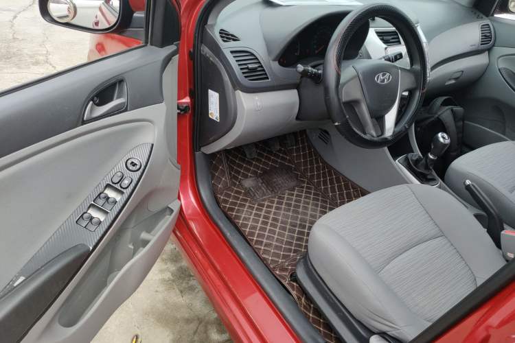 Used Hyundai Verna (older generation) 2016 1.4L Manual Smart GLS Trim Driver Seat