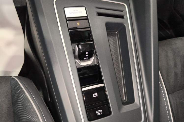 Used Volkswagen Golf 2023 280TSI DSG R-Line Lite Gear Lever