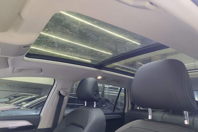 Used Volkswagen Tayron 2021 330TSI Two-Wheel Drive Luxury Smart Connectivity Version