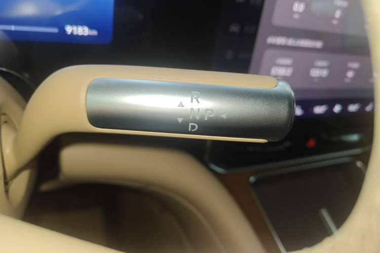 Used Hima AITO M9 2025 Extended-Range Ultra Version 52 kWh 6-Seater Gear Lever