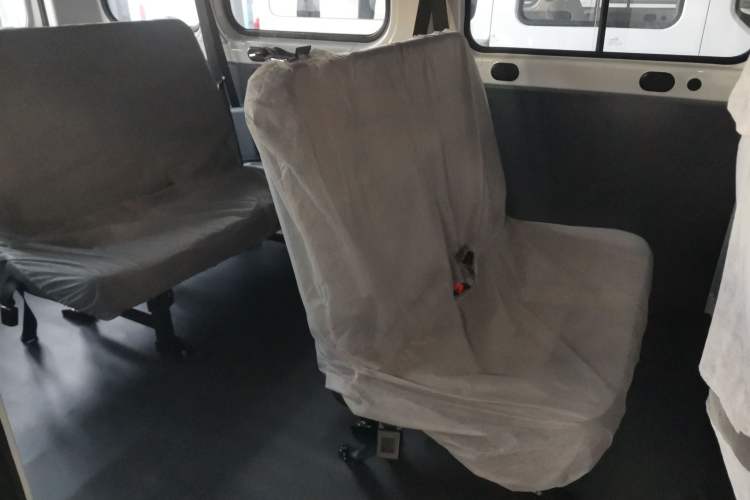 Used Wuling Yangguang 2025 Model 310KM Bus Edition—Customized by CATL