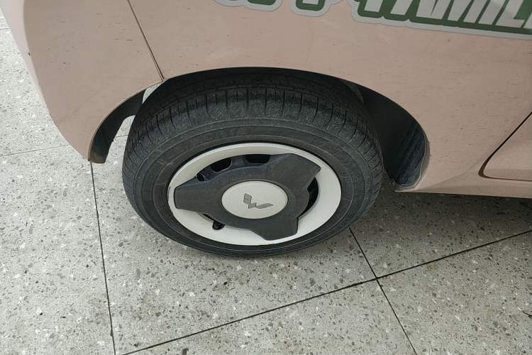 Used Wuling Hongguang MINIEV 2022 Macaron Premium Model – Lithium Ternary Battery Right Rear Wheel Hub