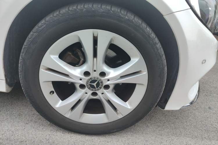 Used Mercedes-Benz C-Class 2018 C 180 station wagon Right Front Wheel Hub