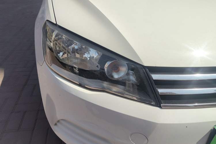 Used Volkswagen Jetta 2015 1.6L Manual Fashion Edition Right Front Headlight