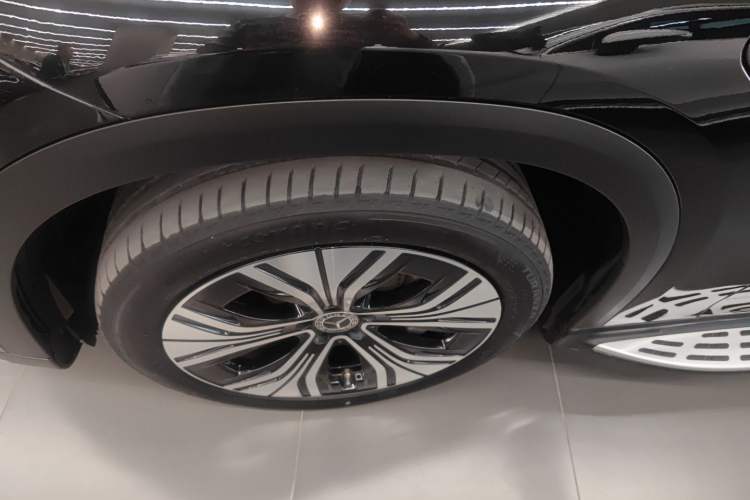 Used Mercedes-Benz EQE SUV 2024 500 4MATIC Luxury Edition Exterior 4