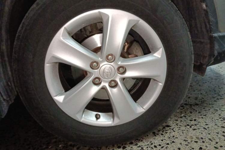 Used Toyota RAV4 2013 2.0L CVT Four-Wheel Drive New Edition