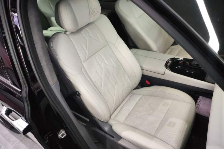 Used Zeekr 009 2024 Six-Seat Executive Version 4WD 108 kWh Right Front Seat