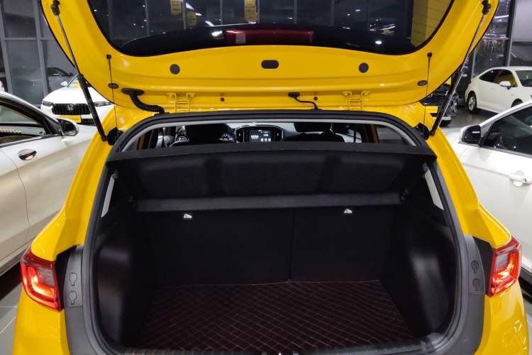 Used Kia kx1 Stonic 2021 1.4L CVT Fun & Sunroof Model
