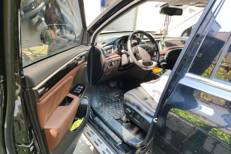 Used GAC Trumpchi GS8 2017 320T Two-Wheel Drive Luxury Edition (7 Seats)