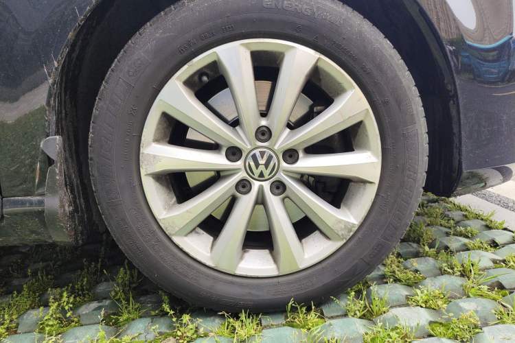 Used Volkswagen Magotan 2016 1.8TSI Smart Comfort Model Right Front Wheel Hub