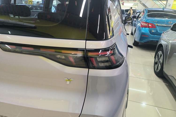 Used AION Y 2022 70 Tech Edition Lithium Iron Phosphate