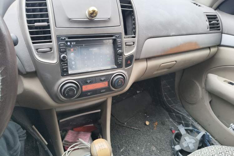 Used Nissan Sylphy 2012 Classic 1.6XE Manual Comfort Edition Audio And AC Panel