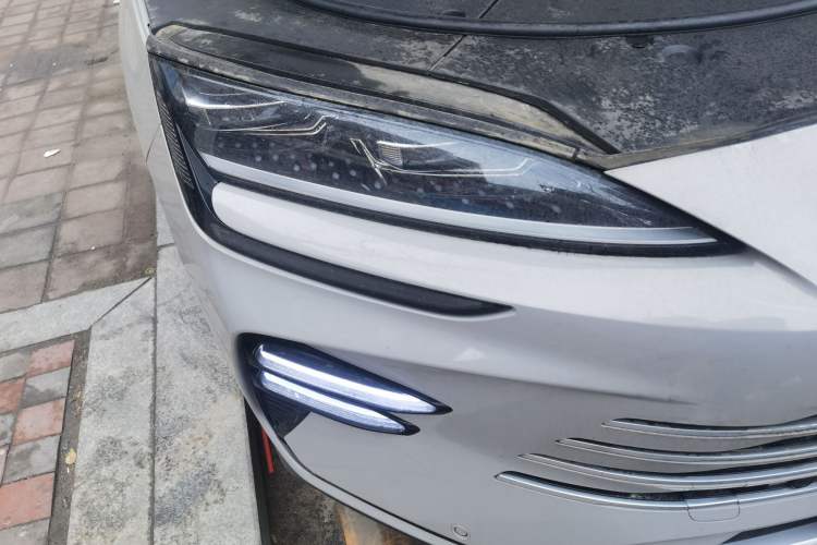 Used BYD Song PLUS New Energy 2023 Champion Edition DM-i 110KM Flagship PLUS Right Front Headlight