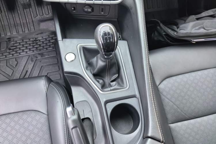 Used CHANGAN Eado 2020 PLUS 1.6L GDI Manual Luxury Model Gear Lever