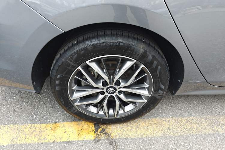 Used BYD Qin PLUS 2021 EV 400KM Luxury Model Right Rear Wheel Hub