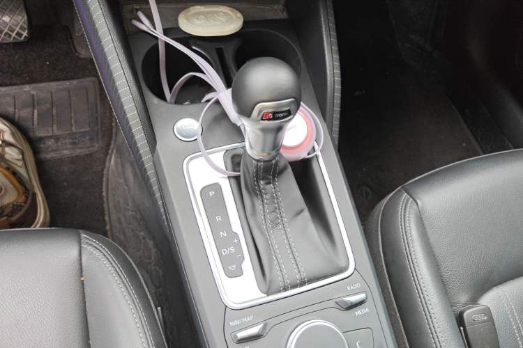 Used Audi Q2L 2022 35 TFSI Fashion Dynamic Model Gear Lever