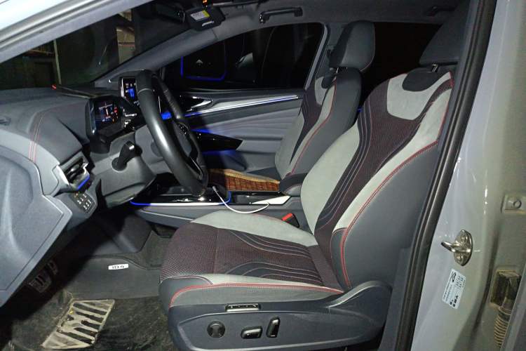 Used Volkswagen ID.4 CROZZ 2022 High-Performance PRIME Edition Left Front Seat