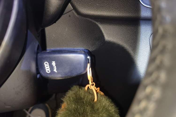 Used Audi Q3 2018 30th Anniversary Edition 30 TFSI Fashion Model Vehicle Key