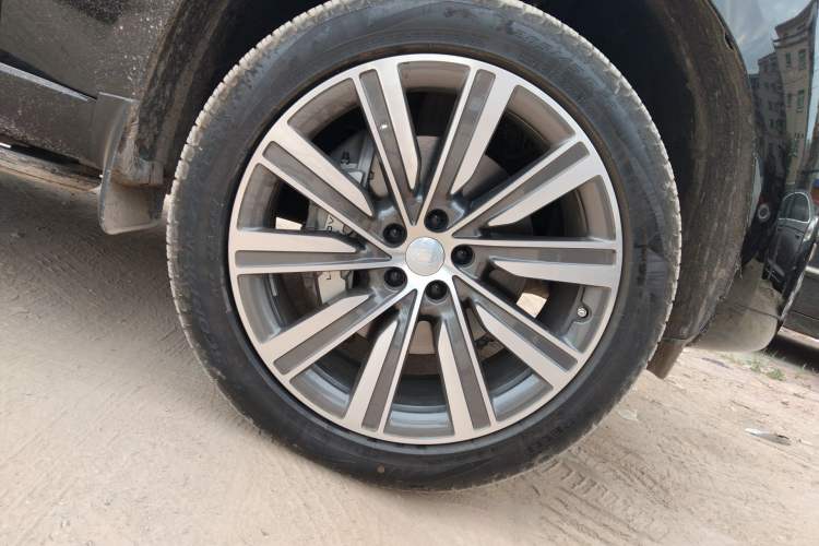 Used Land Rover Range 2025 3.0 L6 400 PS Extended Luxury Edition Right Front Wheel Hub