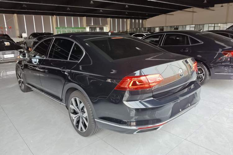 Used Volkswagen Magotan 2020 330TSI DSG Leading Model Rear Left 45 Deg