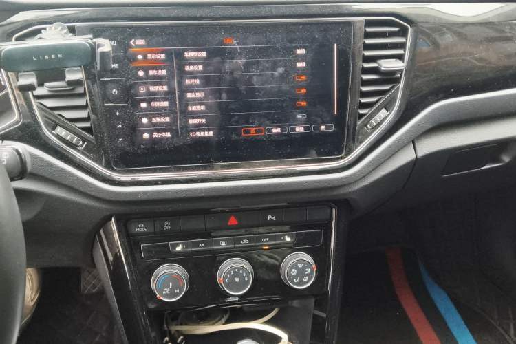 Used Volkswagen T-ROC 2022 280TSI DSG Two-Wheel Drive Comfort PLUS Audio And AC Panel