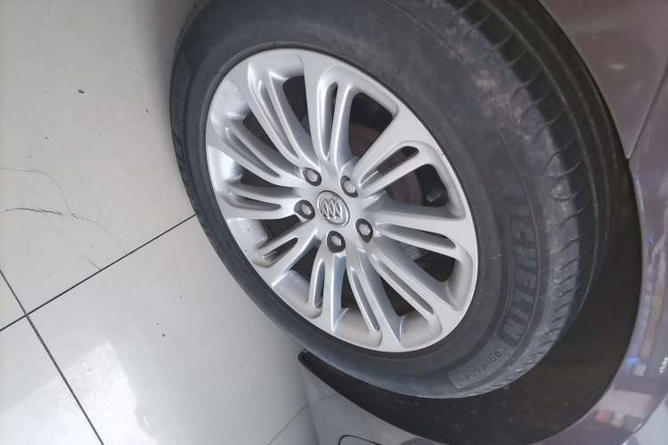 Used Buick LaCrosse 2016 20T Elite Edition Right Rear Wheel Hub