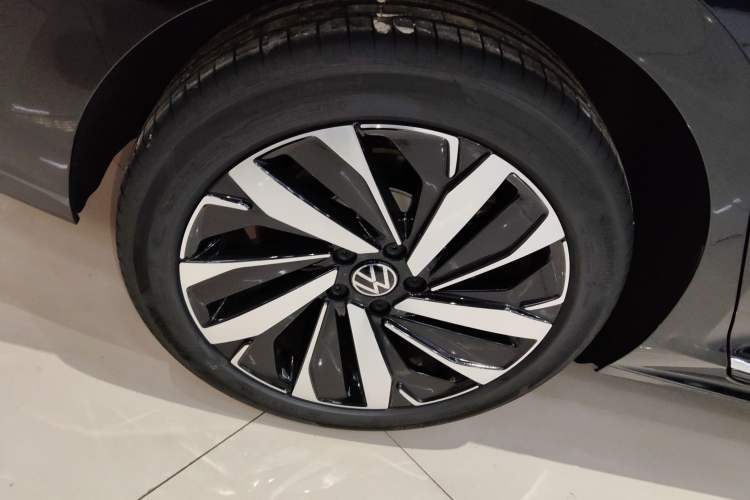 Used Volkswagen Passat 2025 Premium Version 380TSI Dragon Edition
