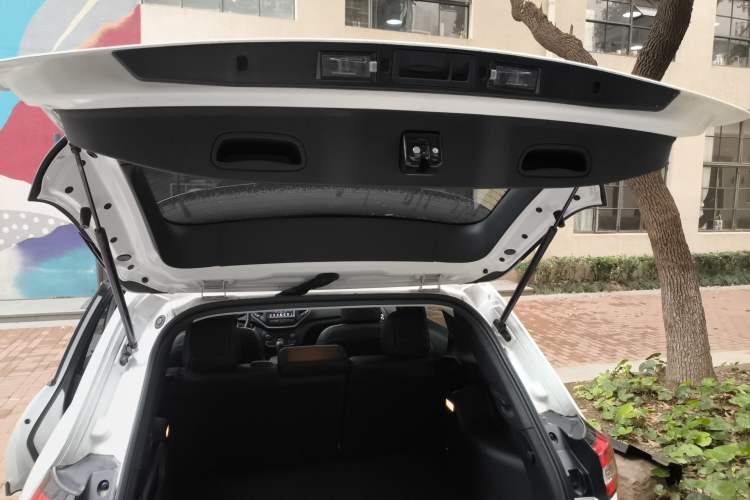 Used Jeep Cherokee 2016 2.0L Superior Edition Trunk