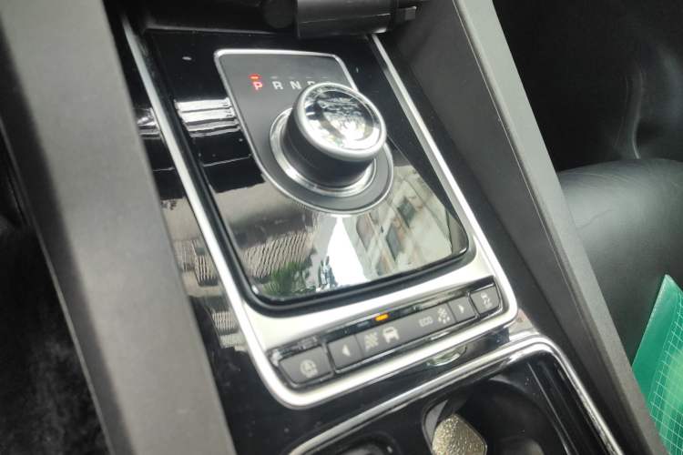 Used Jaguar F-PACE 2018 2.0T Two-Wheel Drive Urban Deluxe Edition
